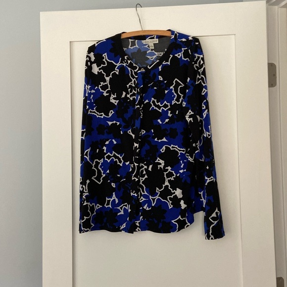 Dana Buchman Tops - Dana Bachman Button-front blouse. Size L